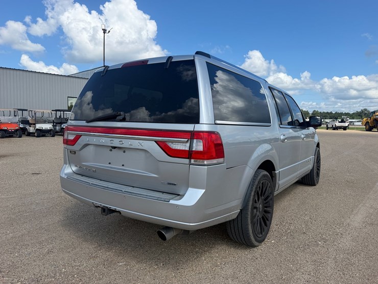 2015-lincoln-navigator-image-4