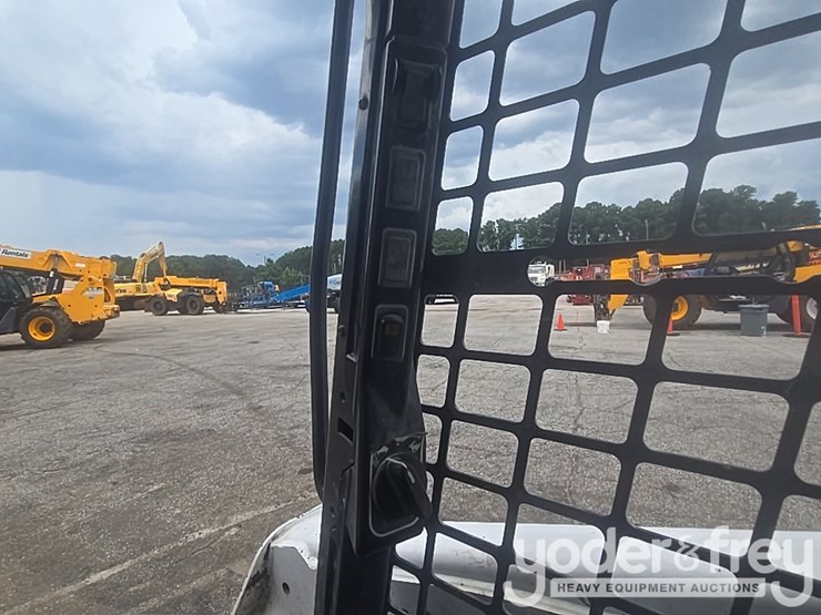 2015-bobcat-s770-image-29