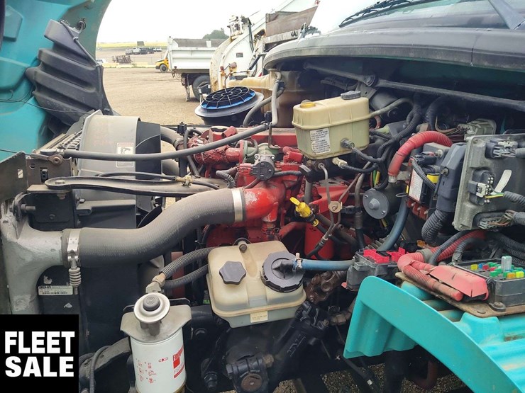 2012-freightliner-m2-106-image-19
