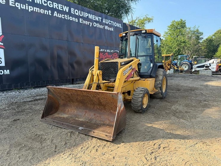 2024-deere-310e-image-8