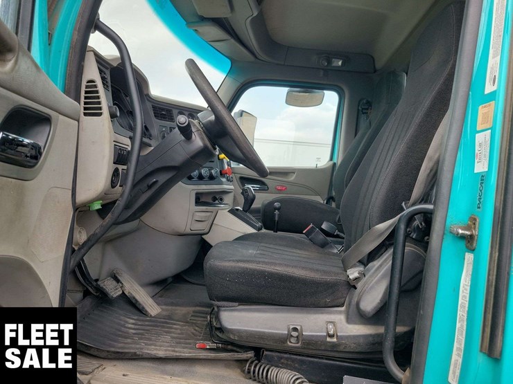 2018-peterbilt-579-image-18