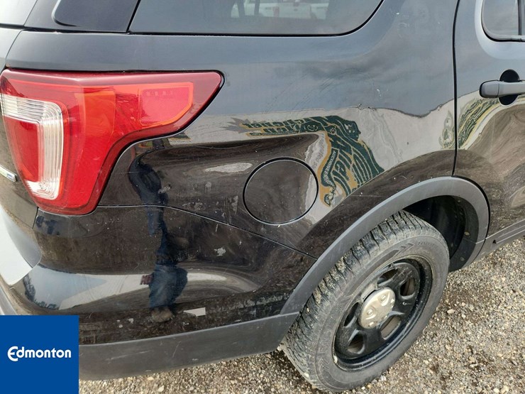 2016-ford-explorer-image-40