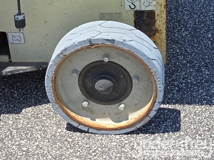 2016-jlg-3246es-image-10