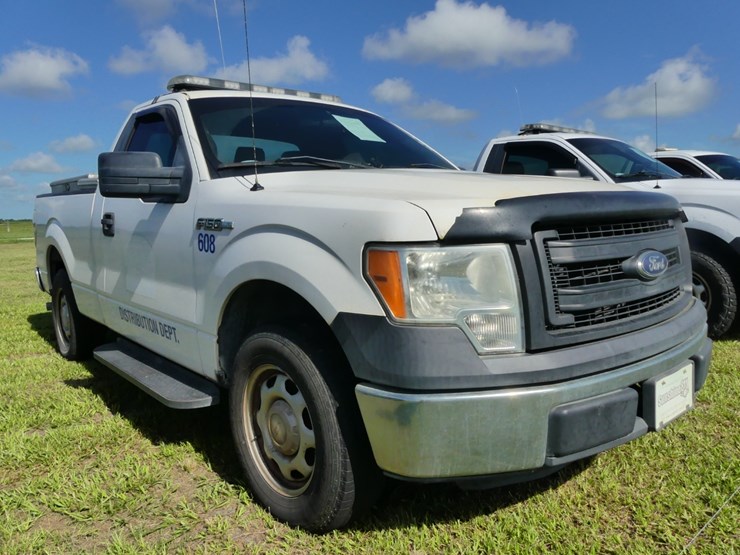 2014-ford-f150-xl-image-2