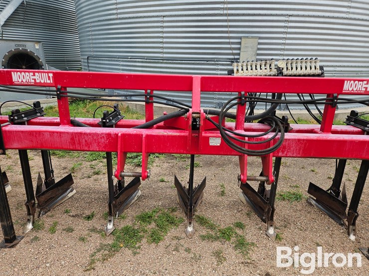 moore-built/hawkins-937-16r30-ditcher/hiller-w/liquid-fertilizer-image-9