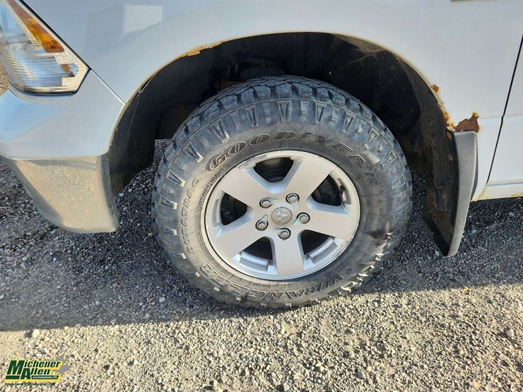 2012-dodge-1500-image-10