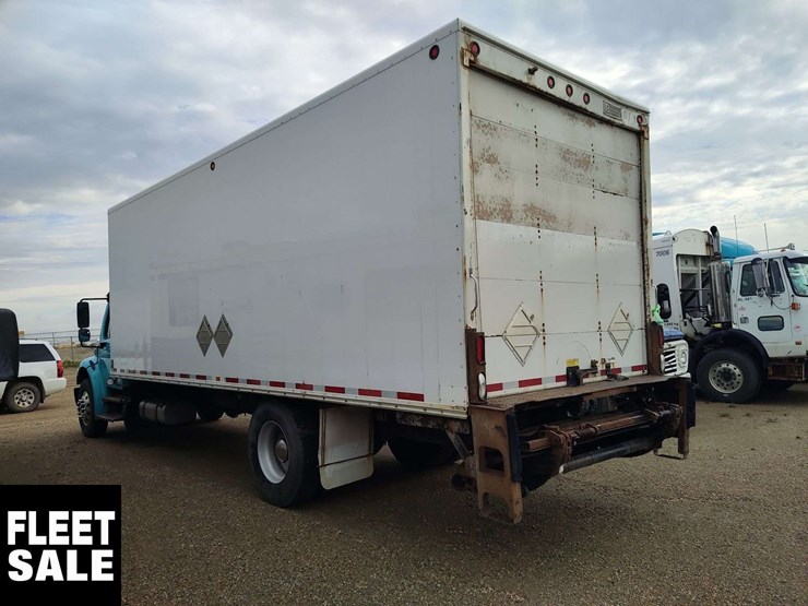 2012-freightliner-m2-106-image-2