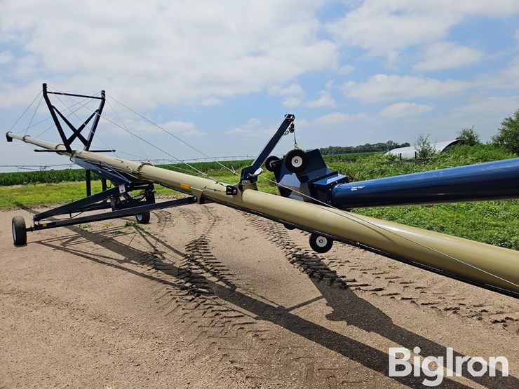 2022-harvest-international-h1084xt-torpedo-auger-w/swing-hopper-image-16