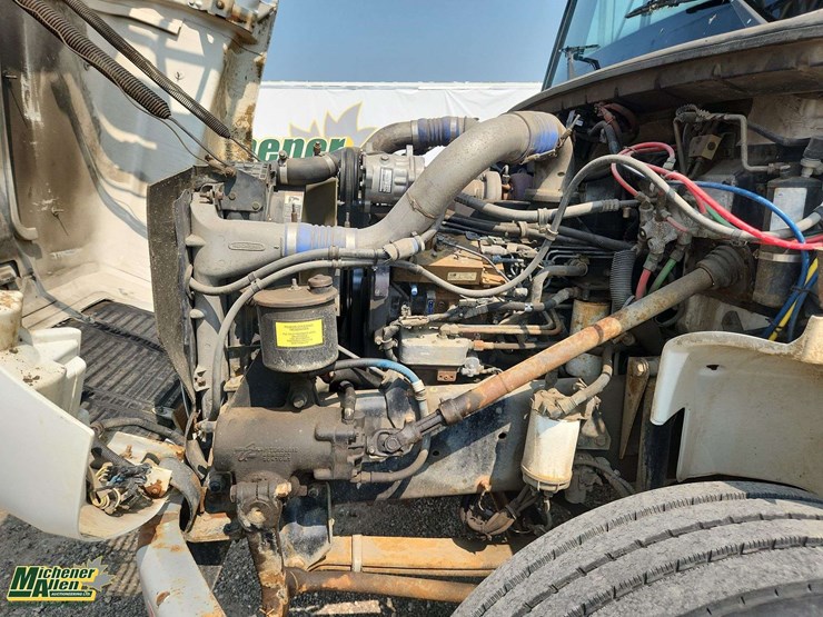 2000-freightliner-fl70-image-29