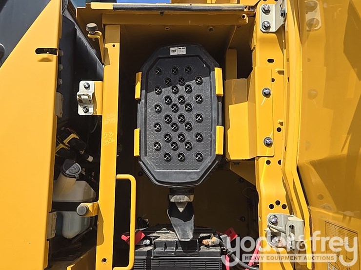 2019-caterpillar-336-image-29