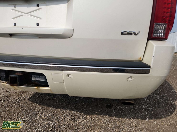 cadillac-escalade-esv-image-61