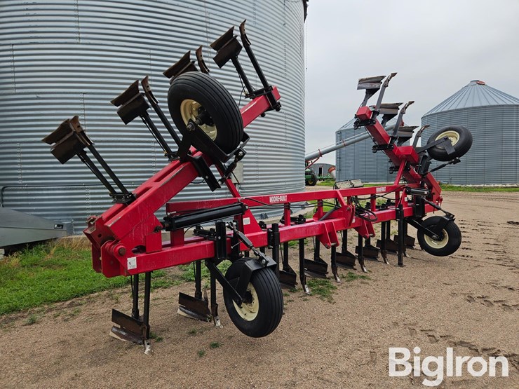 moore-built/hawkins-937-16r30-ditcher/hiller-w/liquid-fertilizer-image-3