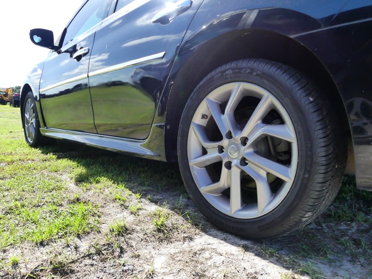 2015-nissan-sentra-image-5