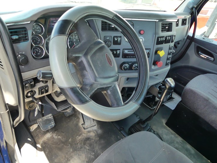 2017-peterbilt-579-image-14