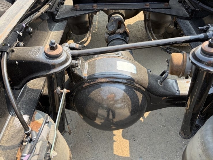 2020-peterbilt-579-image-23