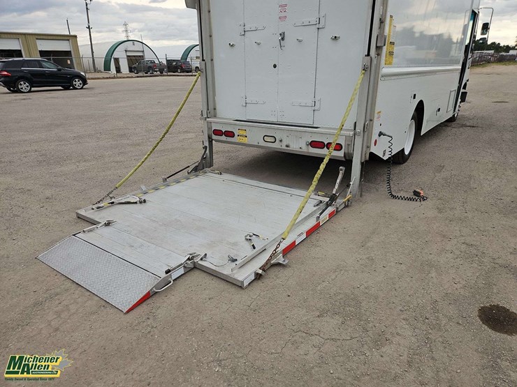 2016-freightliner-mt45-image-44