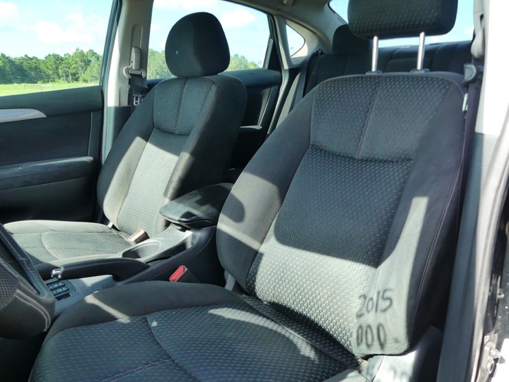 2015-nissan-sentra-image-10