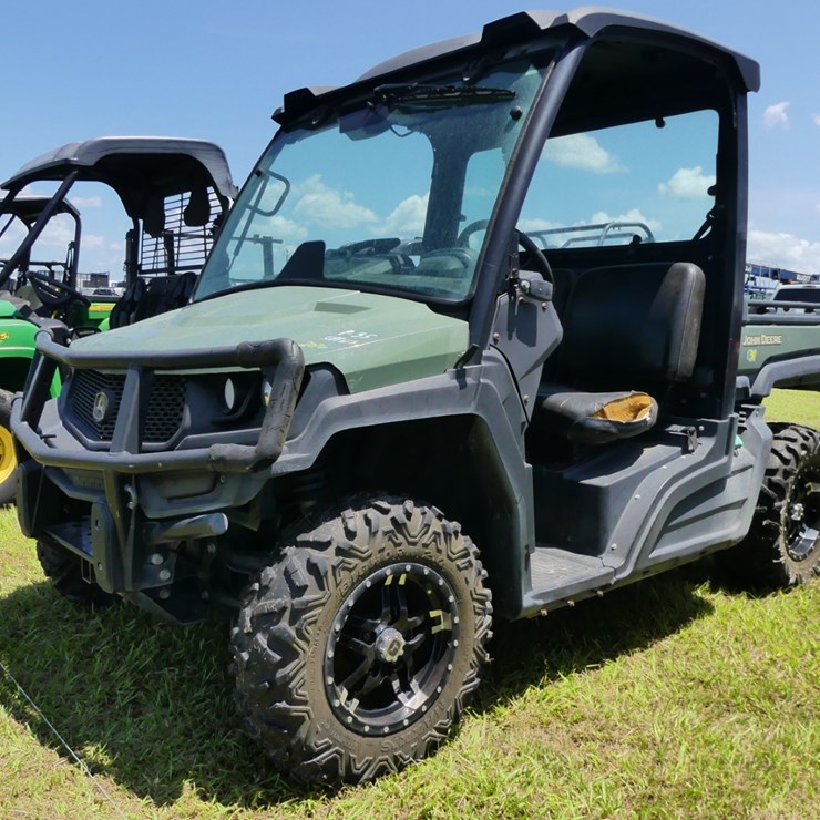 JOHN DEERE GATOR
