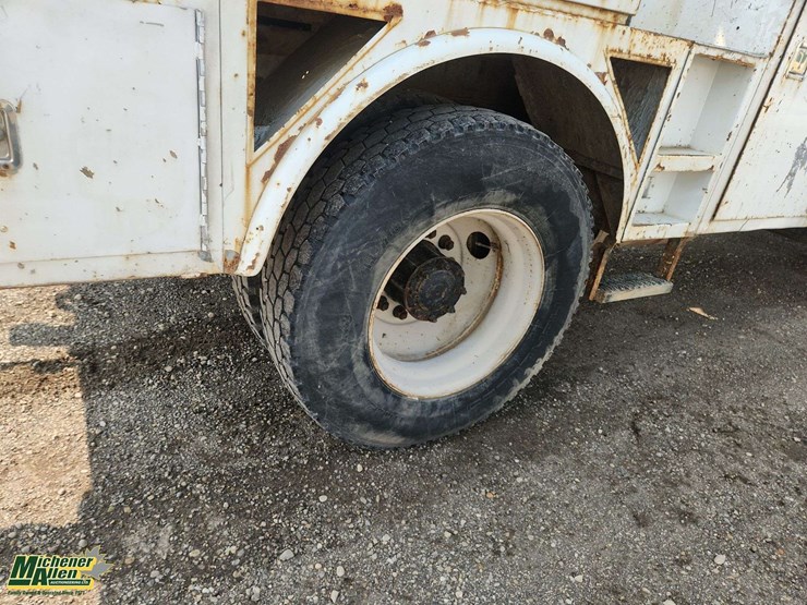 2000-freightliner-fl70-image-10