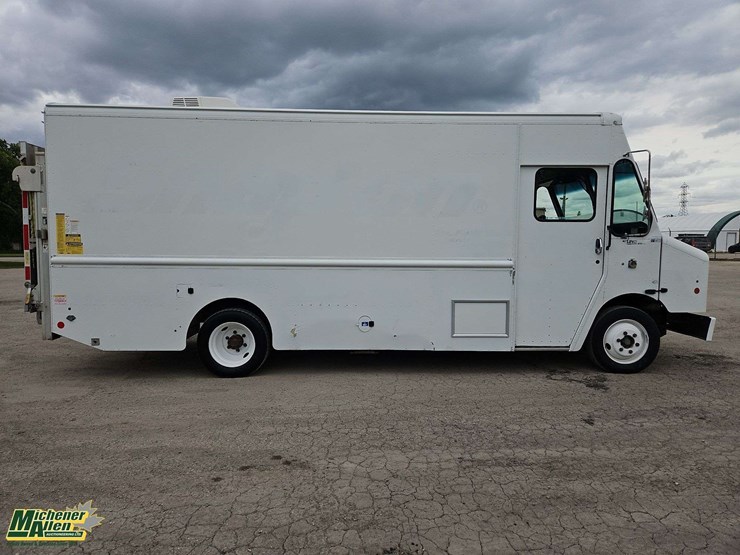 2016-freightliner-mt45-image-9