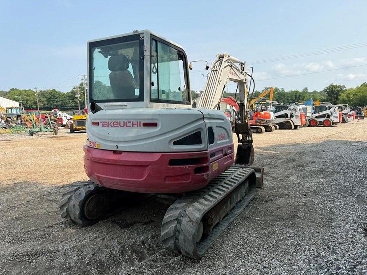 2018-takeuchi-tb260-image-4