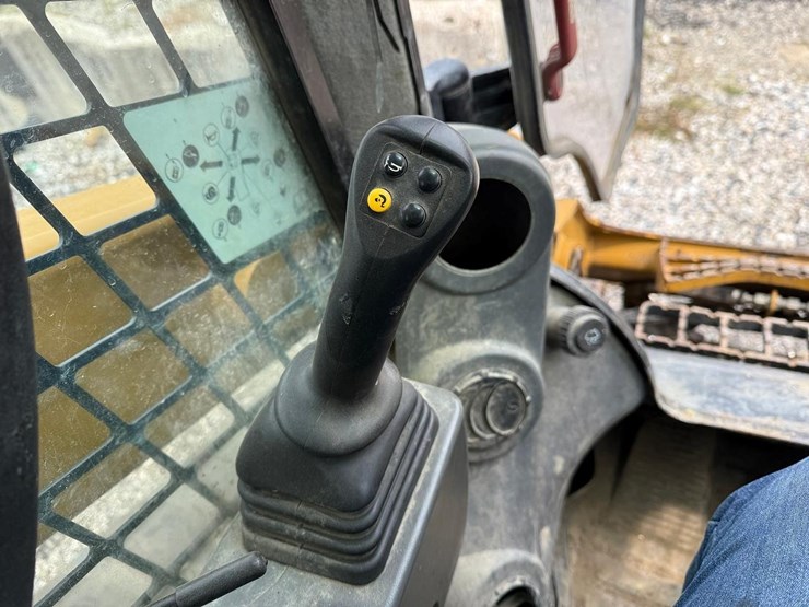 2021-caterpillar-299d3-image-22