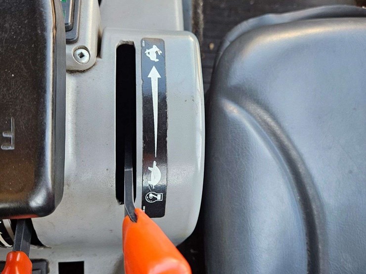 bobcat-toolcat-5600-image-12
