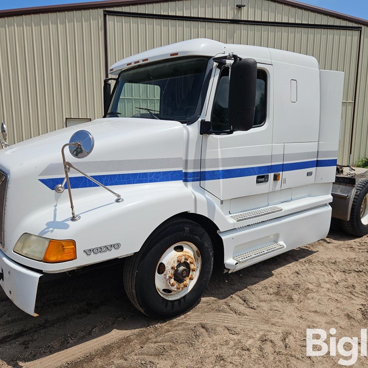 1999 Volvo VNL64T T/A Truck Tractor