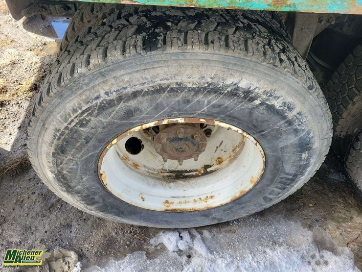 2015-freightliner-m2-106-image-5