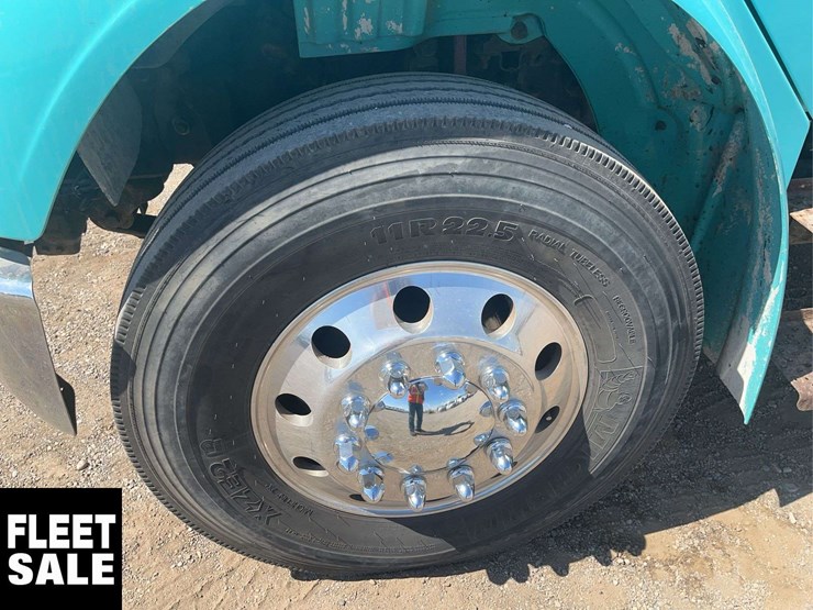 2012-freightliner-m2-106-image-10