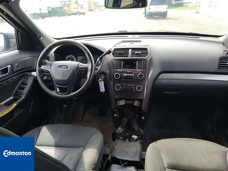 2018-ford-explorer-image-25
