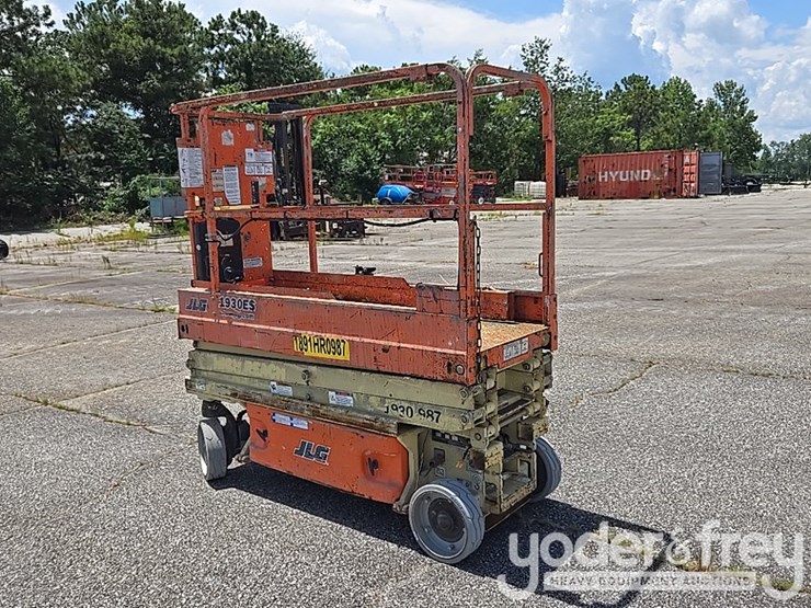 2017-jlg-1930es-image-3