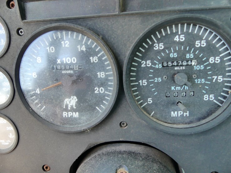 1999-mack-ch613-image-16