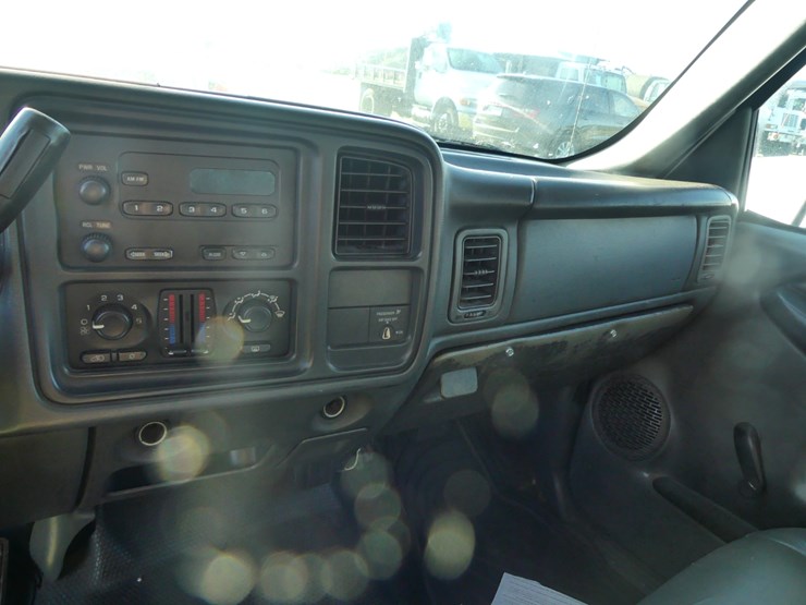 2005-gmc-3500-image-15