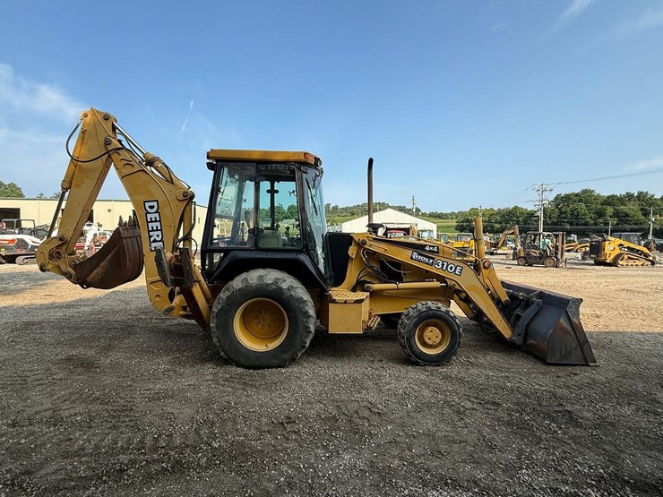 2024-deere-310e-image-5