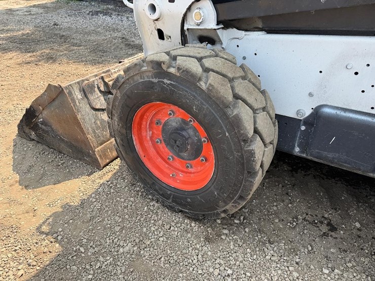 2022-bobcat-s740-image-16
