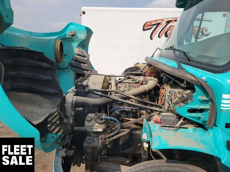 2007-freightliner-m2-106-image-33
