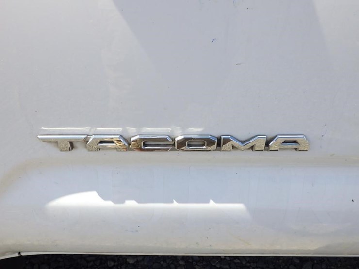 2018-toyota-tacoma-image-11