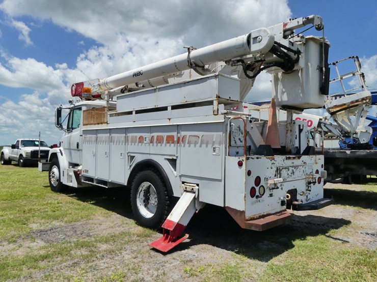 2000-freightliner-fl70-image-4