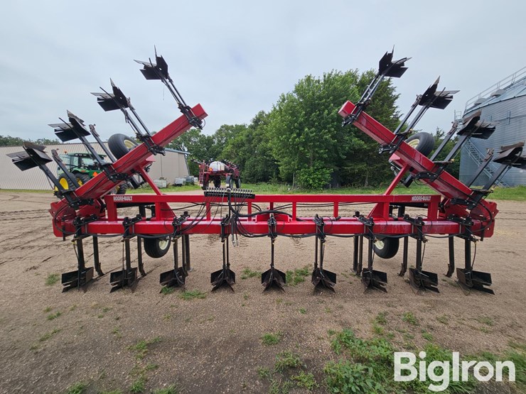 moore-built/hawkins-937-16r30-ditcher/hiller-w/liquid-fertilizer-image-6