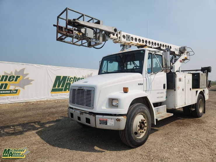 2000-freightliner-fl70-image-1