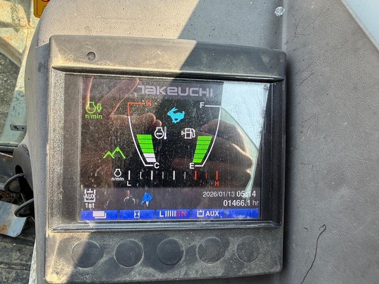 2018-takeuchi-tb260-image-22