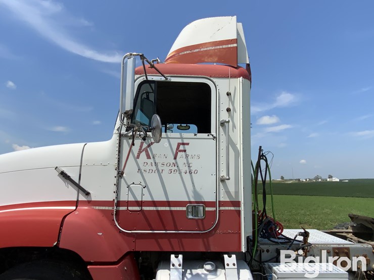 1991-freightliner-fld112-image-14