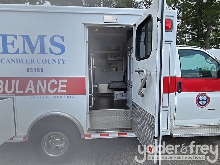 2010-chevrolet-3500-image-24