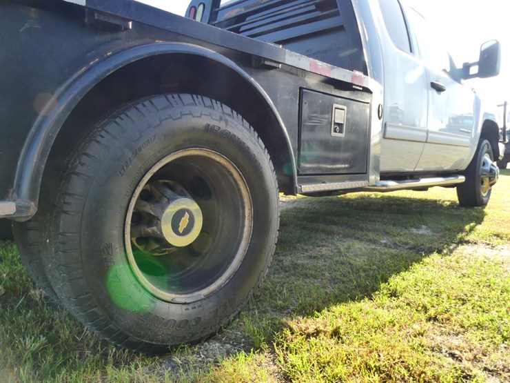 2011-chevrolet-3500hd-image-6