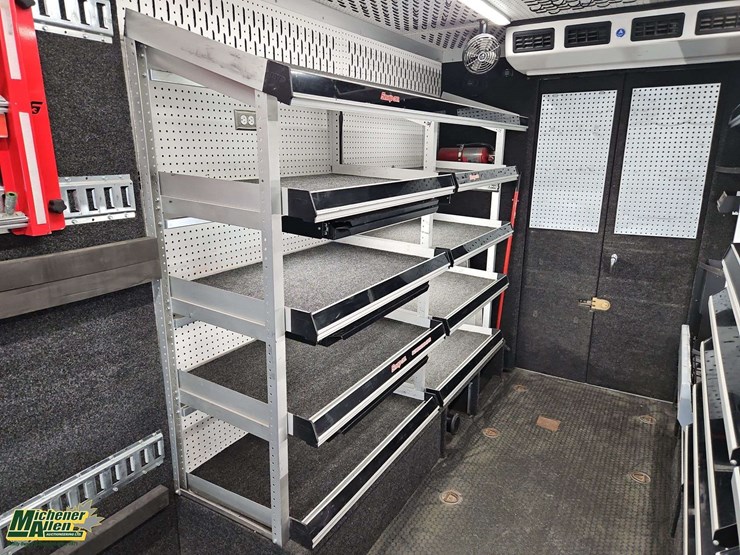2016-freightliner-mt45-image-27