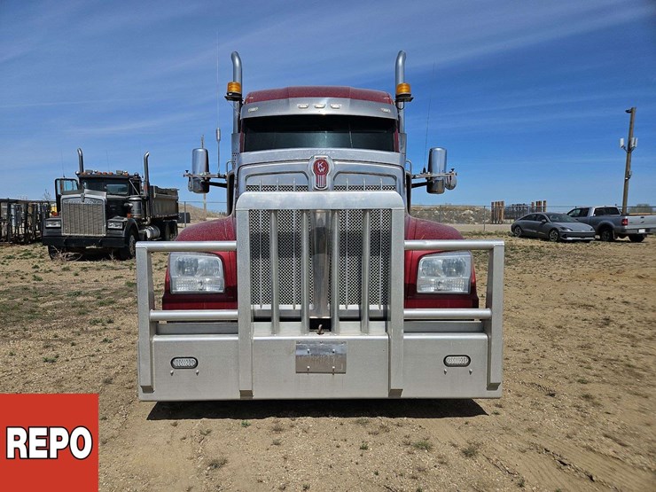 2020-kenworth-w990-image-9