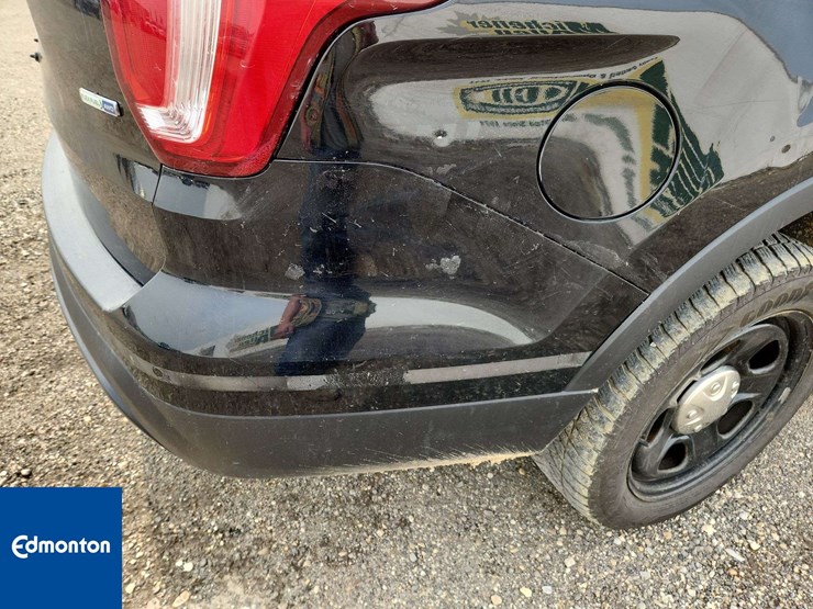 2016-ford-explorer-image-39