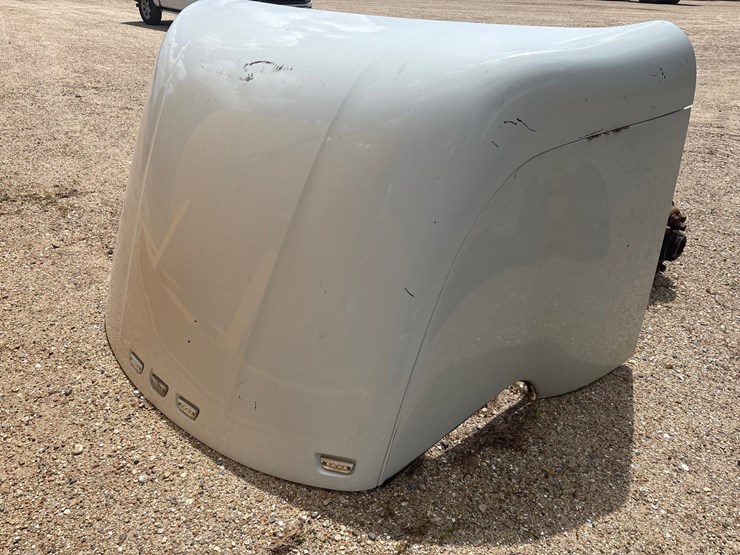 #1649-•-wind-deflector-for-a-tractor-truck-image-4