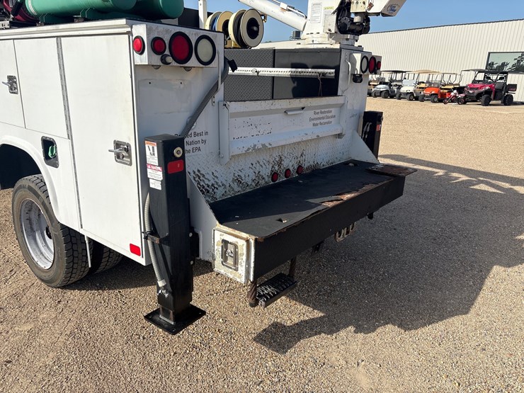 2016-ford-f550-image-15